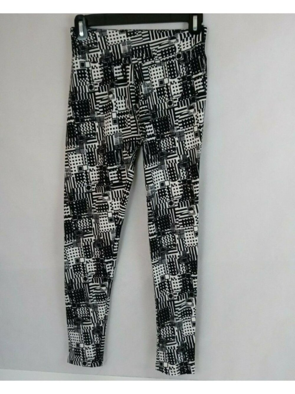 New LuLaRoe One Size Leggings Black & White With Geometric Abstract Design